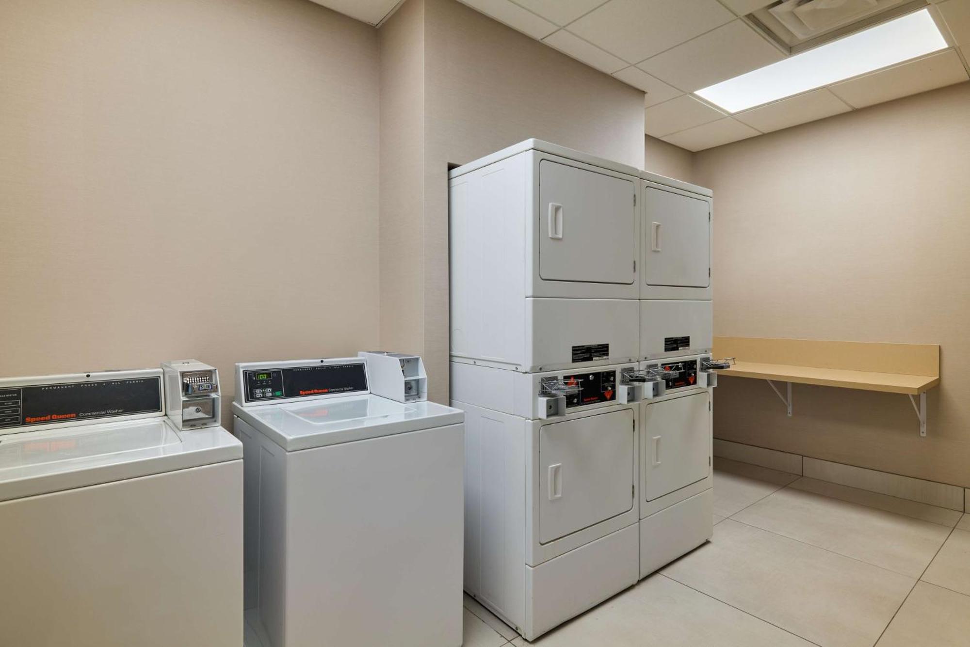 Hilton Garden Inn Bloomington Dış mekan fotoğraf